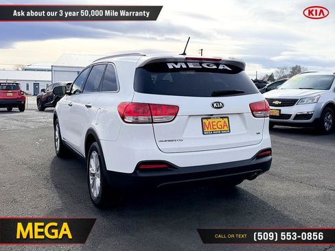 Used 2016 Kia Sorento LX image 9