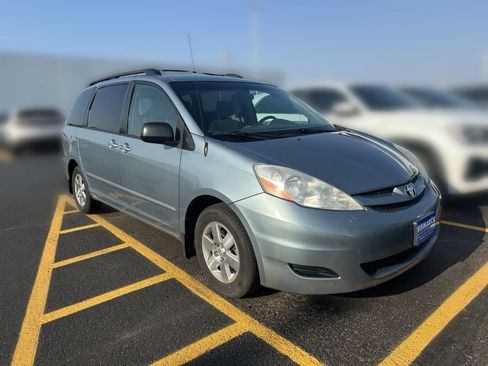 Used 2008 Toyota Sienna CE FWD image 2