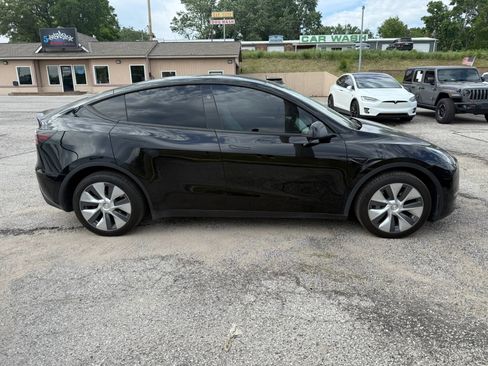 Used 2024 Tesla Model Y Long Range AWD/4WD image 2