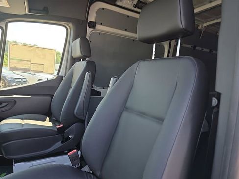 New 2025 Mercedes-Benz Sprinter 2500 image 18