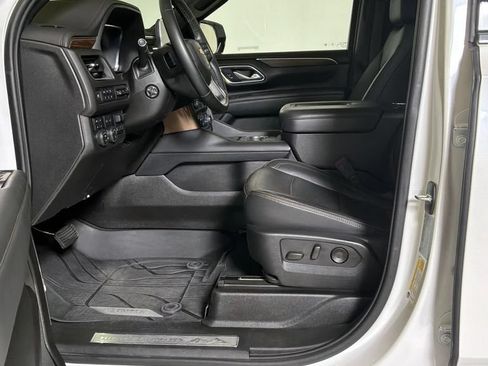 Used 2024 Chevrolet Tahoe High Country AWD/4WD image 12