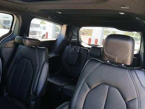New 2026 Chrysler Pacifica Select FWD image 26