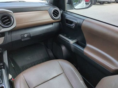 Used 2017 Toyota Tacoma Limited w/ Tow Package AWD/4WD image 17