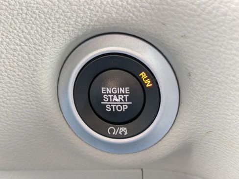 Used 2019 Chrysler Pacifica Limited image 31