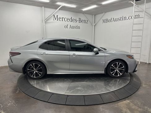 Used 2022 Toyota Camry SE image 8