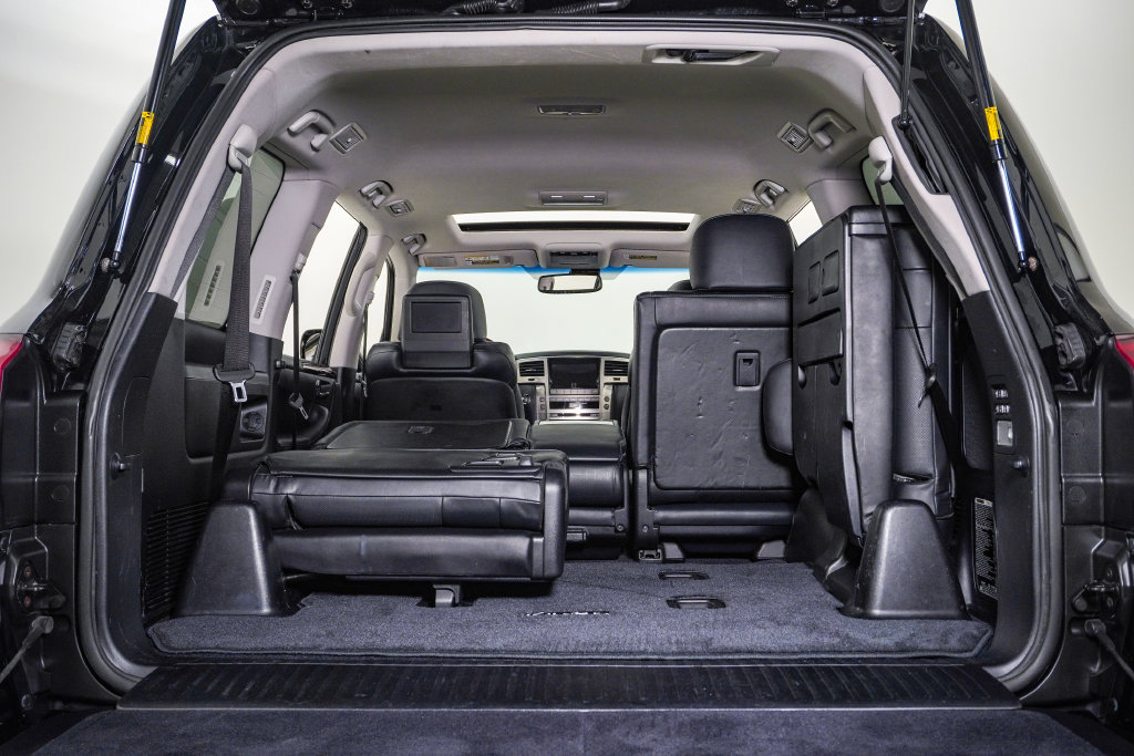Used 2013 Lexus LX 570 4WD w/ Luxury Pkg image 31