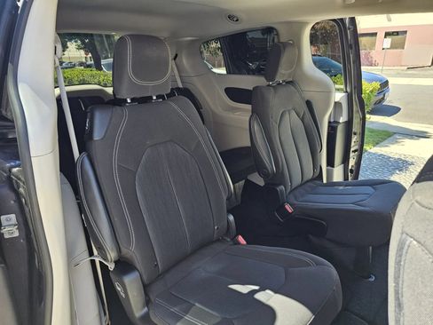 Used 2023 Chrysler Voyager LX FWD image 15
