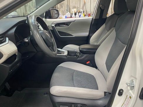 Used 2021 Toyota RAV4 XLE image 6