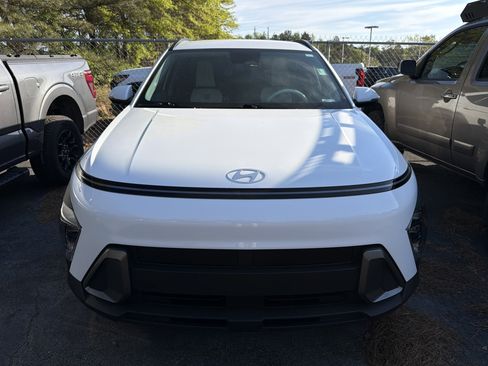 Used 2024 Hyundai Kona SEL image 2