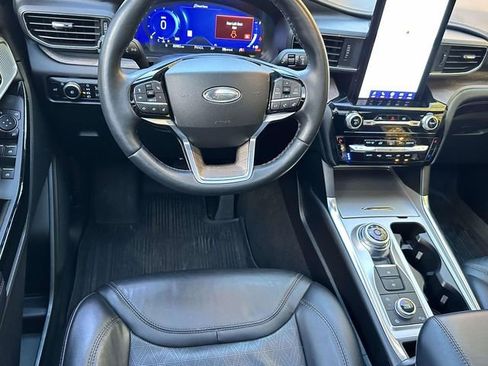 Used 2022 Ford Explorer Platinum w/ Equipment Group 601A image 16