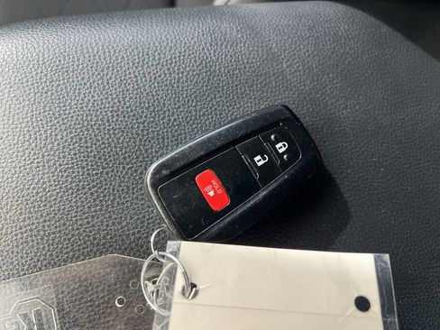 Used 2021 Toyota RAV4 XLE image 37