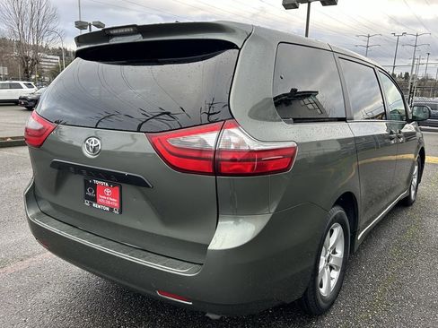 Certified 2020 Toyota Sienna L image 5