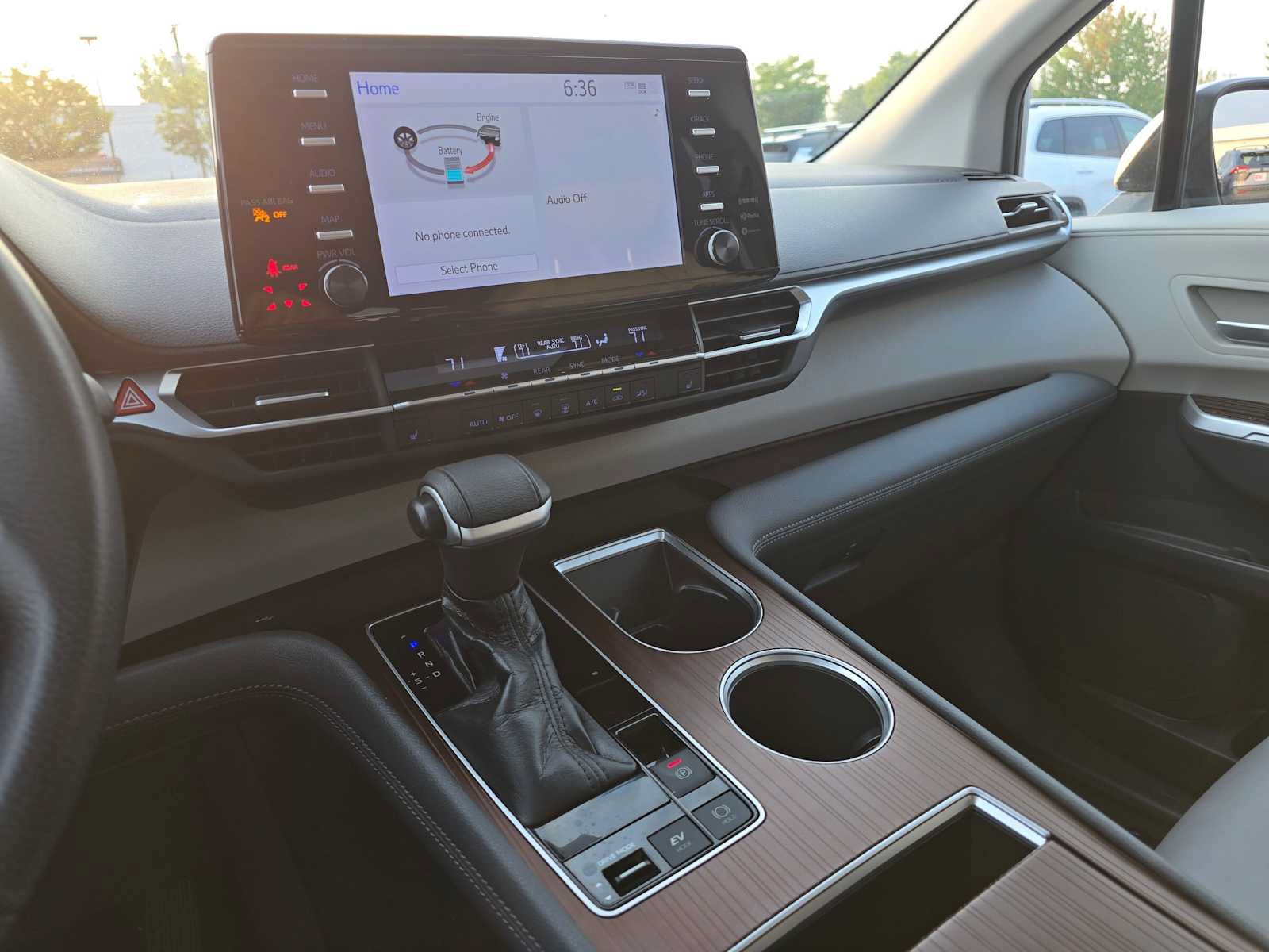 Certified 2021 Toyota Sienna XLE FWD image 37