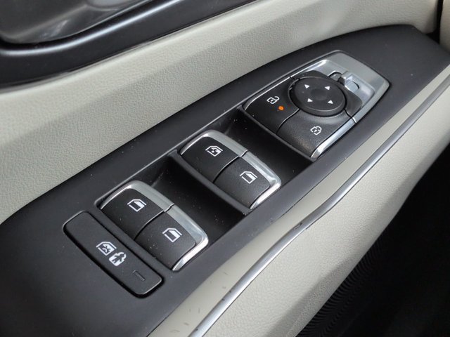 Used 2025 Kia Sorento S FWD image 23