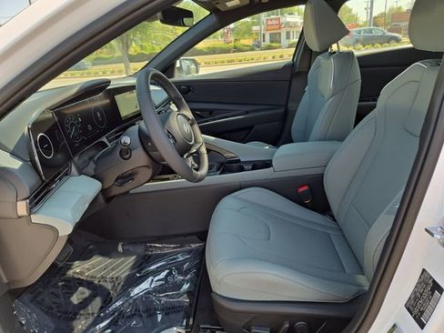 New 2025 Hyundai Elantra Limited FWD image 23