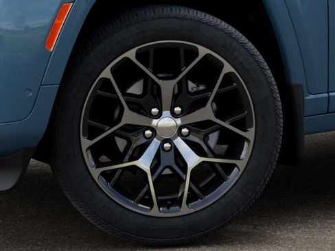 New 2026 Jeep Grand Cherokee Summit w/ MOPAR Finishing Package AWD/4WD image 8