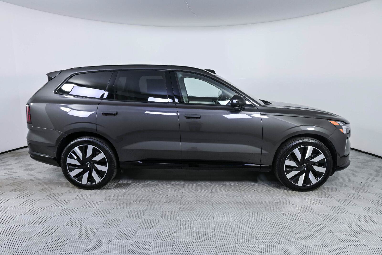 Certified 2025 Volvo EX90 Ultra AWD/4WD image 27