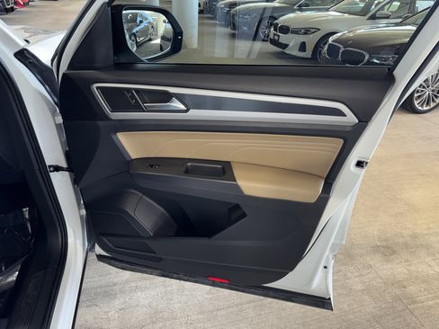 Used 2023 Volkswagen Atlas Cross Sport SEL R-Line image 9