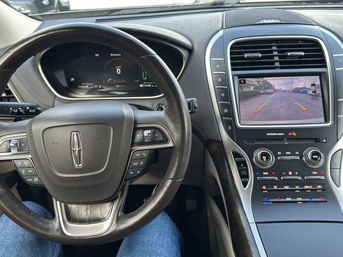 Used 2019 Lincoln Nautilus Reserve w/ Driver Assistance Package FWD image 10