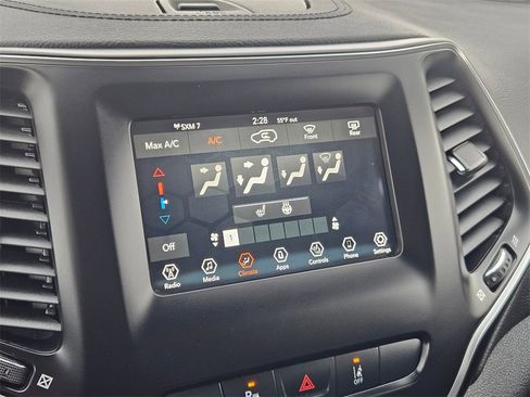 Certified 2021 Jeep Cherokee Latitude Lux w/ Trailer Tow Group image 22