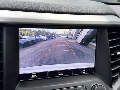 Used 2023 GMC Acadia SLE w/ Driver Convenience Package AWD/4WD image 16
