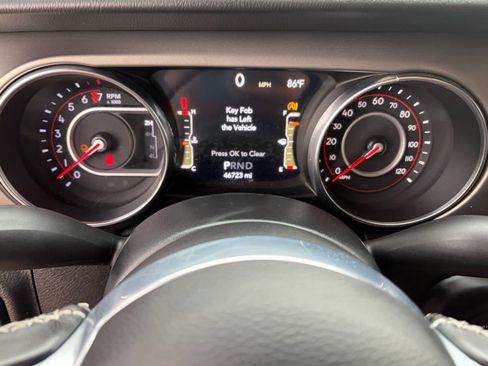 Used 2020 Jeep Gladiator Rubicon w/ Dual Top Group AWD/4WD image 17