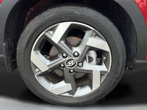 Certified 2025 Hyundai Venue Limited FWD image 34