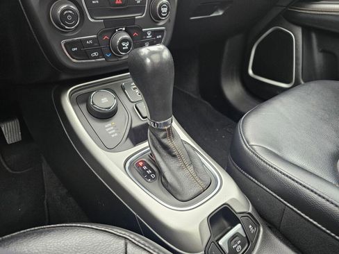 Used 2017 Jeep Compass Latitude w/ Popular Equipment Group AWD/4WD image 39