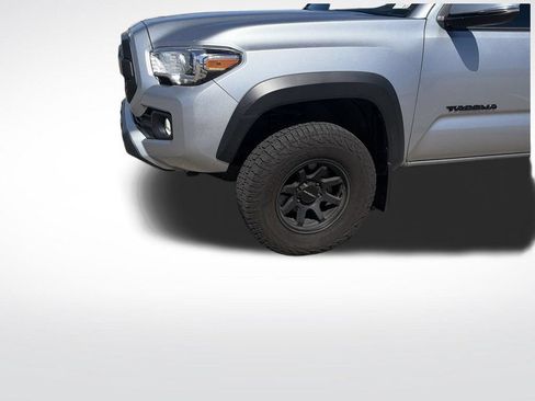 Used 2022 Toyota Tacoma TRD Off-Road AWD/4WD image 9