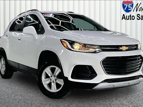 Used 2017 Chevrolet Trax LT w/ LT Convenience Package AWD/4WD image 1