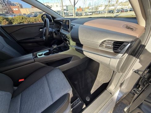 Used 2023 Nissan Rogue SV image 41