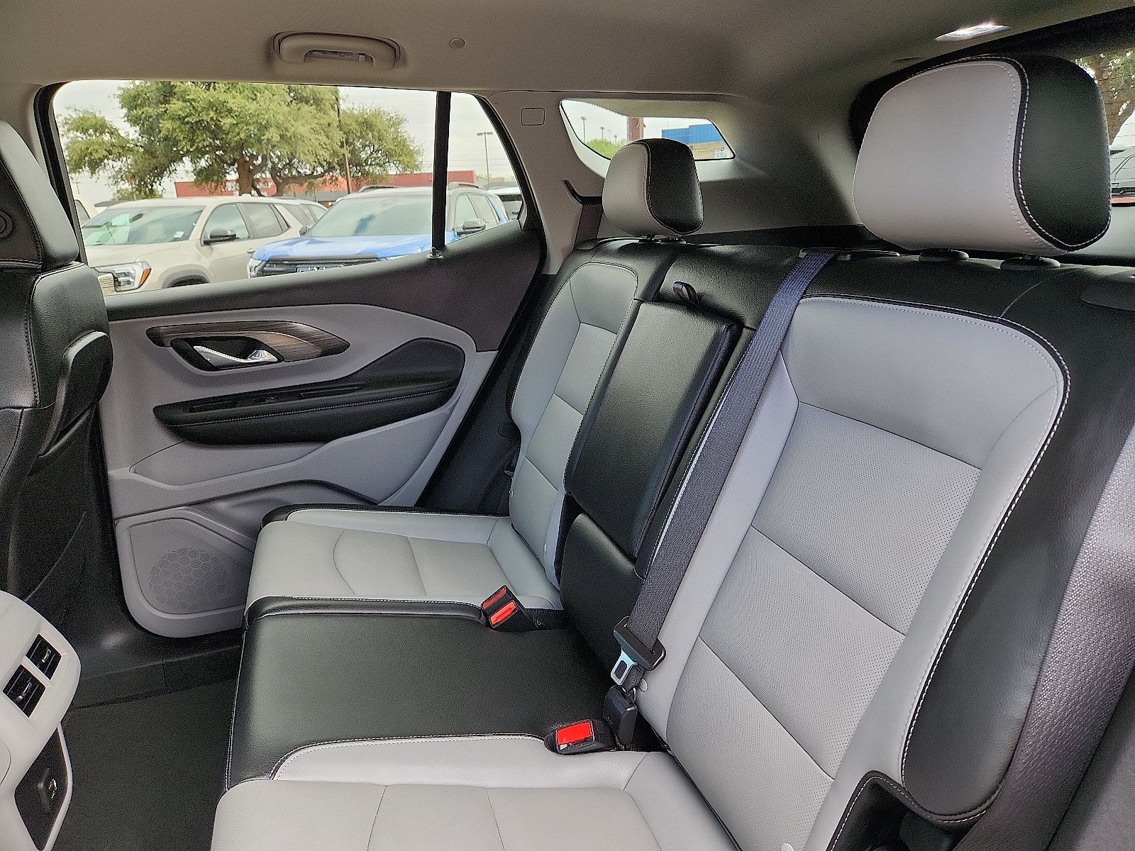 Used 2023 GMC Terrain SLT w/ Tech Package FWD image 12