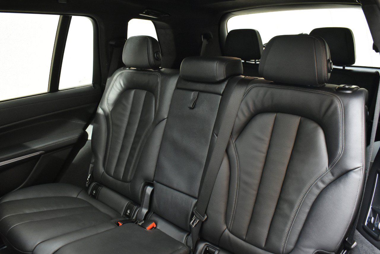 Used 2021 BMW X7 xDrive40i w/ M Sport Package AWD/4WD image 17