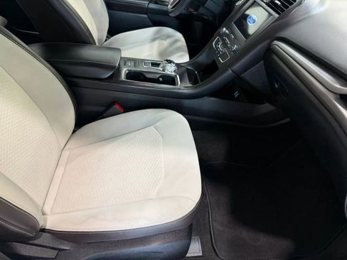 Used 2020 Ford Fusion SE w/ Equipment Group 151A image 26