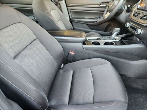 Used 2024 Nissan Altima 2.5 SV image 12