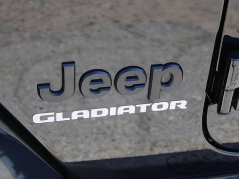 Used 2022 Jeep Gladiator Overland AWD/4WD image 8