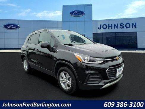 Used 2022 Chevrolet Trax LT w/ LT Convenience Package image 1