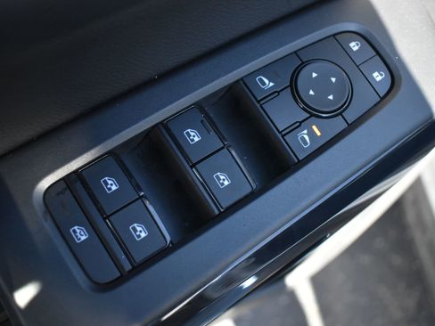 Used 2025 Nissan Pathfinder SV AWD/4WD image 13