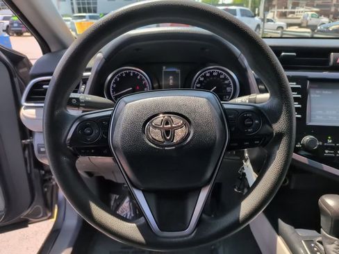 Used 2018 Toyota Camry LE FWD image 20