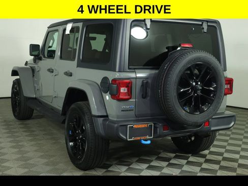 Used 2022 Jeep Wrangler Unlimited Sahara w/ Dual Top Group AWD/4WD image 5