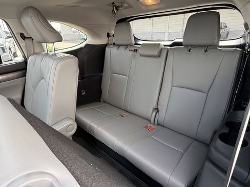 Certified 2021 Toyota Highlander Platinum image 7