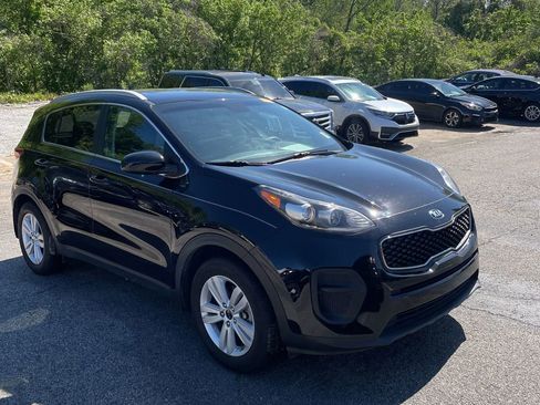 Used 2018 Kia Sportage LX w/ LX Popular Package image 2