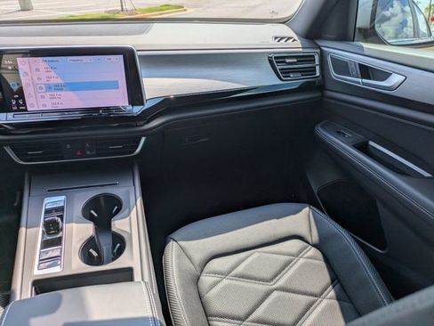 New 2026 Volkswagen Atlas Cross Sport SE FWD image 17