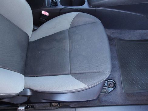 Used 2012 Ford Focus SE image 17