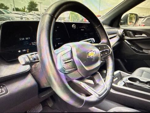 Used 2025 Chevrolet Equinox LT w/ Convenience Package II FWD image 13