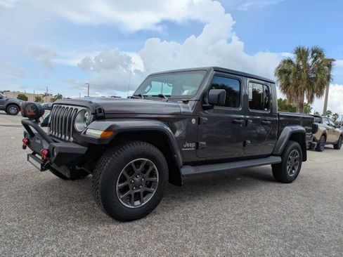 Used 2020 Jeep Gladiator Overland AWD/4WD image 9