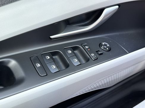 New 2026 Hyundai Elantra Limited FWD image 16