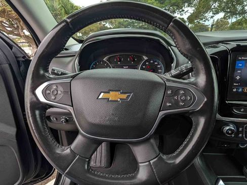 Used 2020 Chevrolet Traverse LT image 21