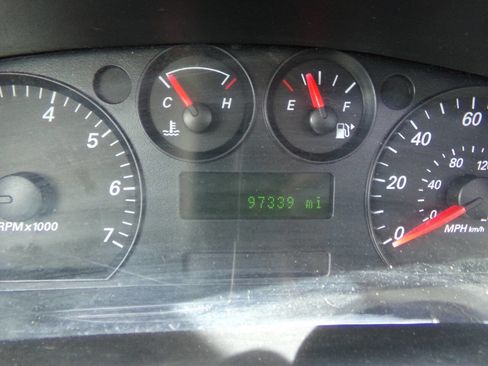 Used 2004 Ford Taurus SEL image 6