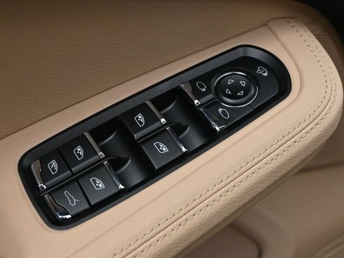 Certified 2026 Porsche Macan AWD/4WD image 19